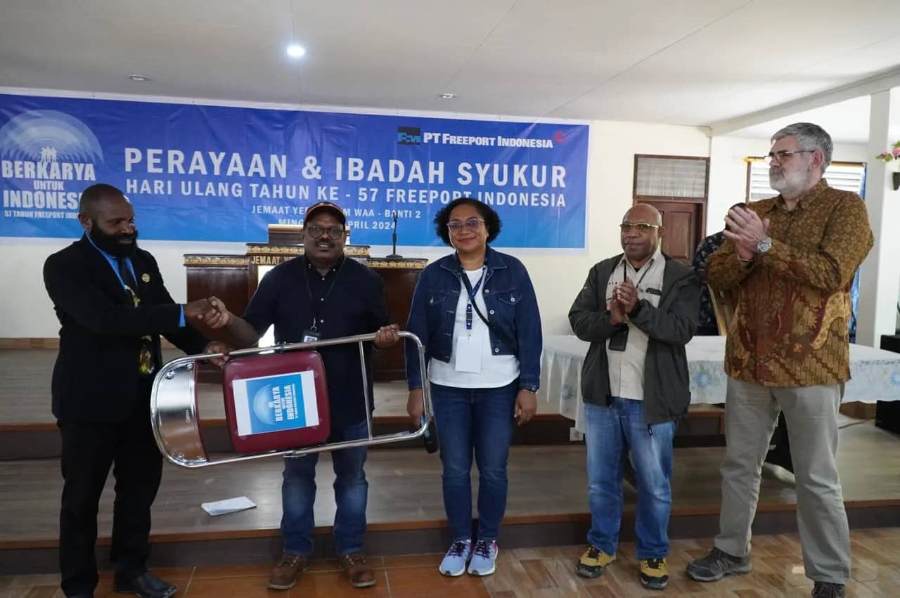 Ilustrasi berita Mimika: Tuntas Direnovasi Pasca Longsor, PT Freeport Indonesia Serahkan 500 Kursi Lipat Untuk Gereja Yerusalem Banti 2 Tembagapura