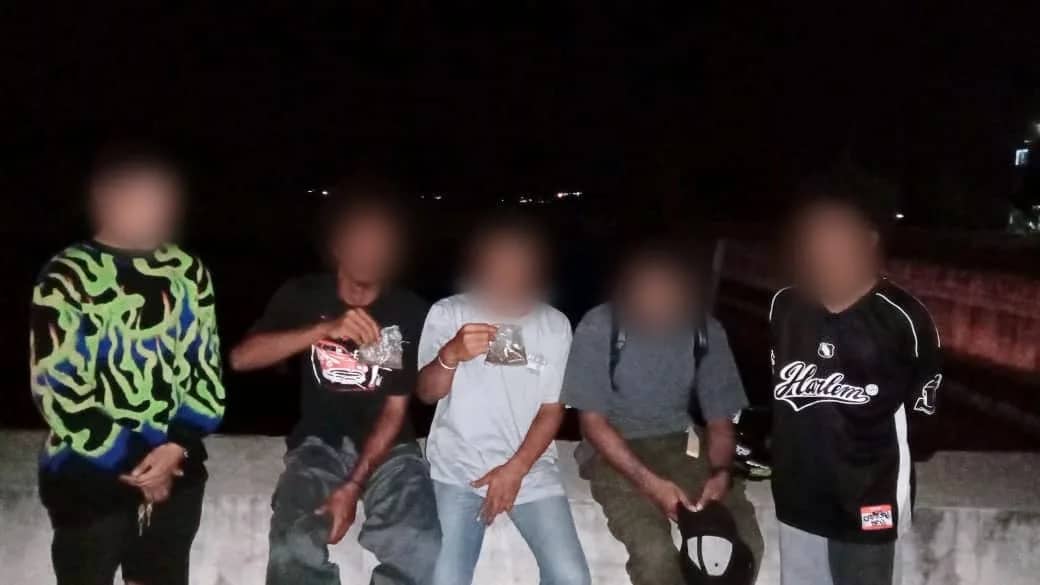 Ilustrasi berita JAYAPURA: Sangat Disayangkan, Tanpa Rasa Takut 5 Oknum Mahasiswa Asyik Pesta Miras dan Ganja