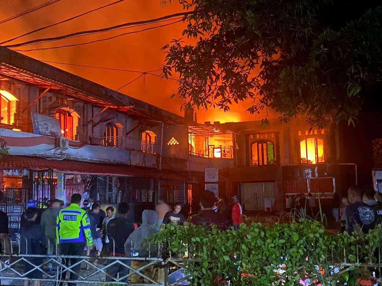 Ilustrasi berita Papua: 9 Unit Ruko dan 1 Unit Cafe Terbakar di Nabire