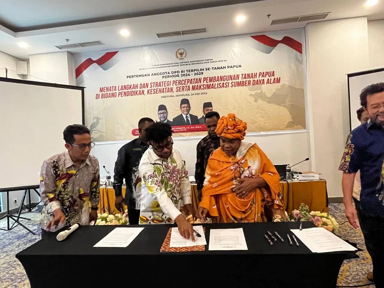 Ilustrasi berita JAYAPURA: Yorrys Raweyai Didaulat Wakili Wilayah Timur II Dibursa Pemilihan Ketua DPD RI 2024-2029