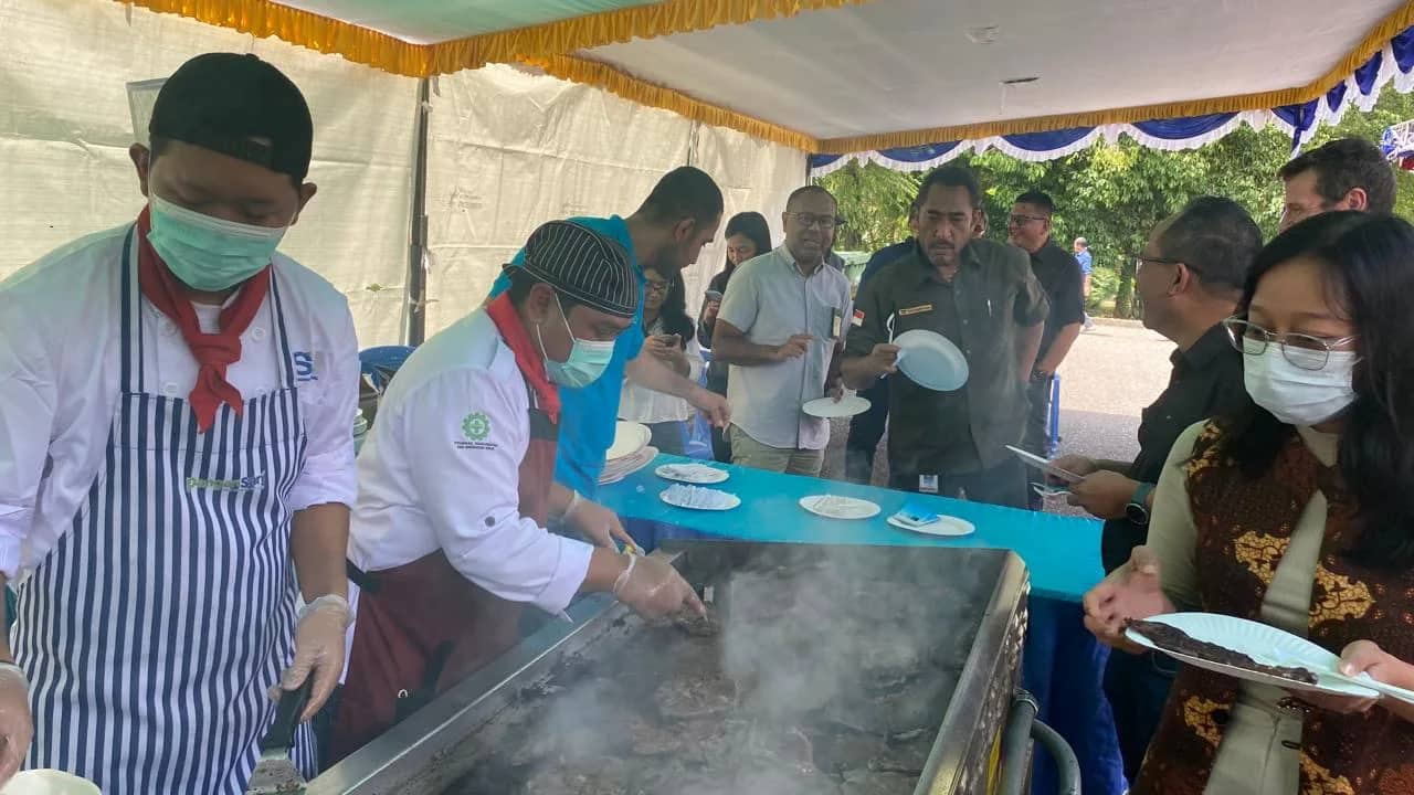 Ilustrasi berita Mimika: Ungkapan Rasa Syukur Bisa Lewati Berbagai Tantangan, Senior Manajemen PTFI Makan Siang Bersama Seluruh Karyawan Lowland