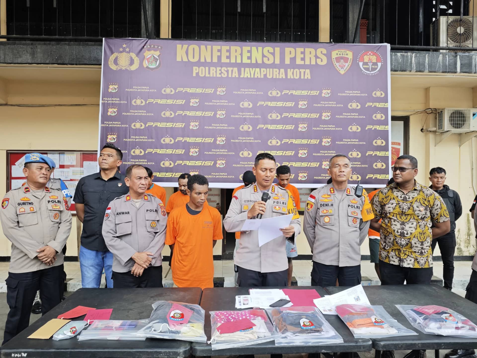 Ilustrasi berita JAYAPURA: Tawarkan Jasa Layanan Seksual 10 Perempuan Melalui Aplikasi Michat, Seorang Pemuda Ditangkap Polisi