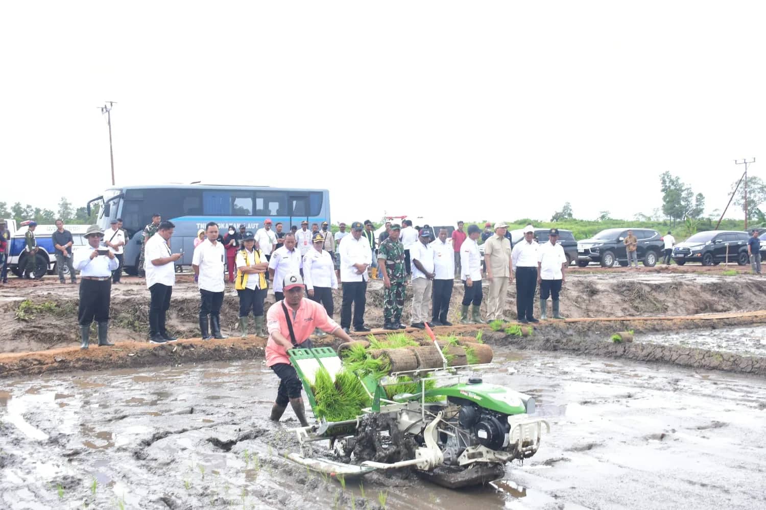 Ilustrasi berita JAYAPURA: Dampingi Mentan RI Tanam Perdana 40.000 Ha, Pangdam Cenderawasih : Yonif 757/GV Sebagai Prototipe Produksi