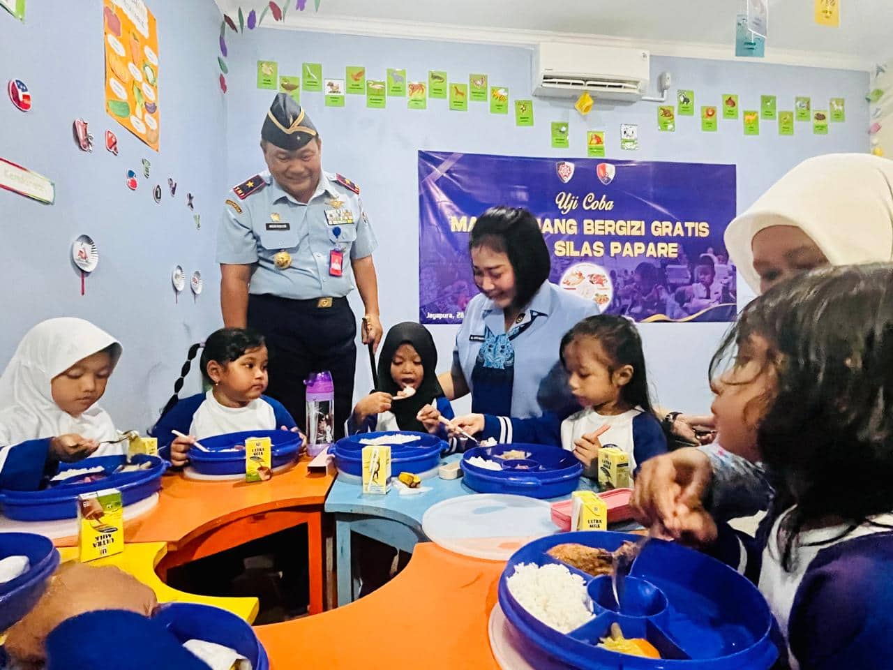 Ilustrasi berita Papua: Lanud Silas Papare Uji Coba Pemberian Makan Siang Bergizi Gratis Bagi 376 Siswa