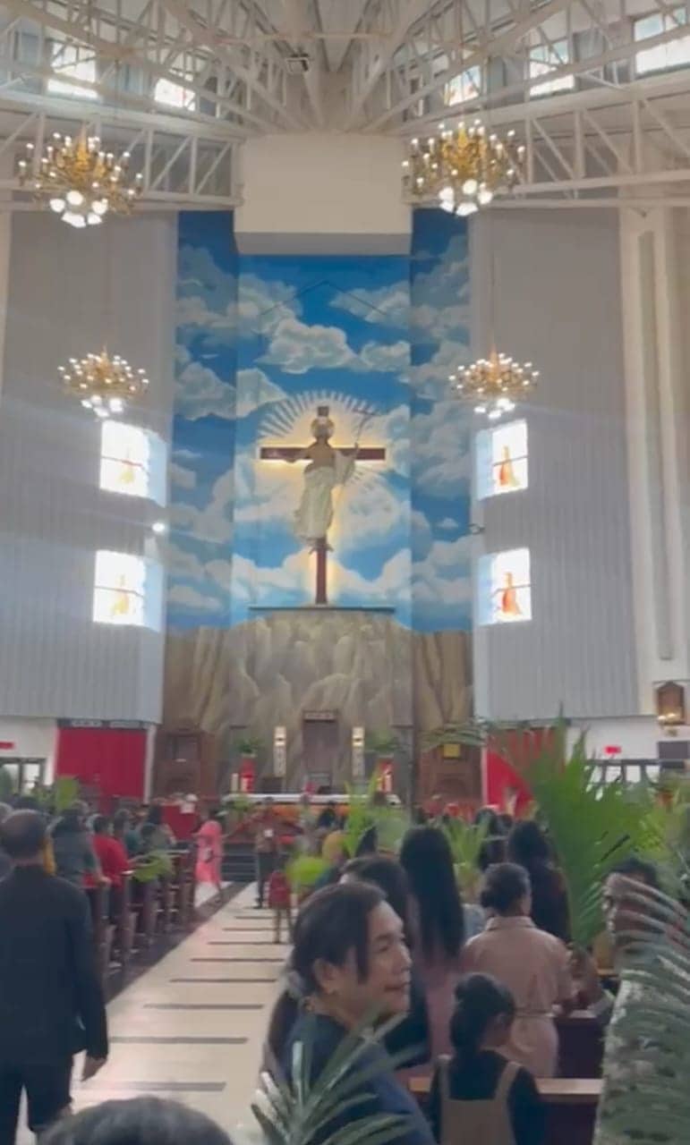 Ilustrasi berita Mimika: Perayaan Minggu Palma di Gereja Katedral Tiga Raja, RD. Rinto Dumatubun Ajak Umat Renungkan Pengorbanan Yesus