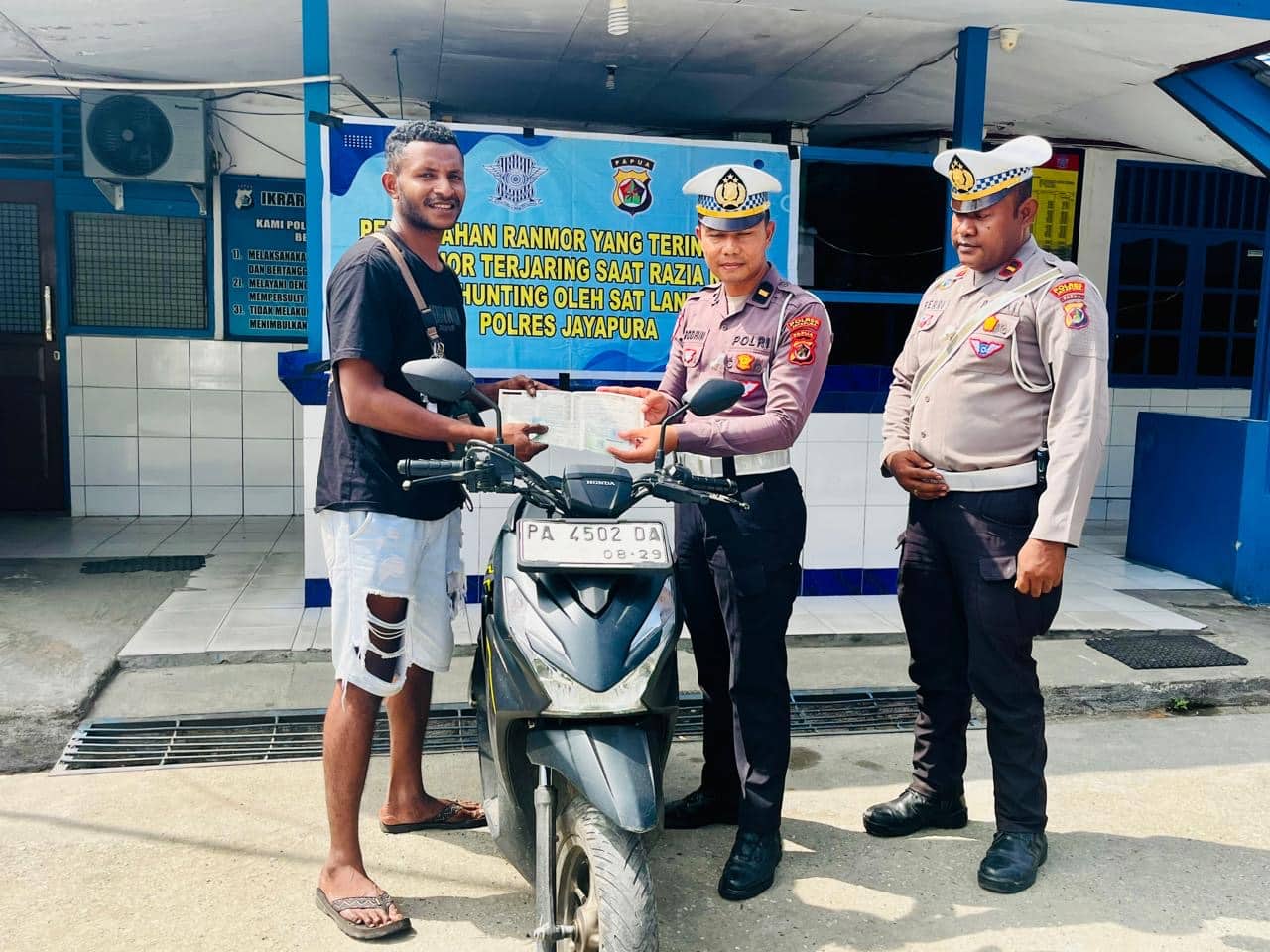Ilustrasi berita JAYAPURA: Motor Dilengkapi GPS, Lantas Polres Jayapura Berhasil Amankan Curanmor dalam Waktu 20 Menit Usai Kejadian