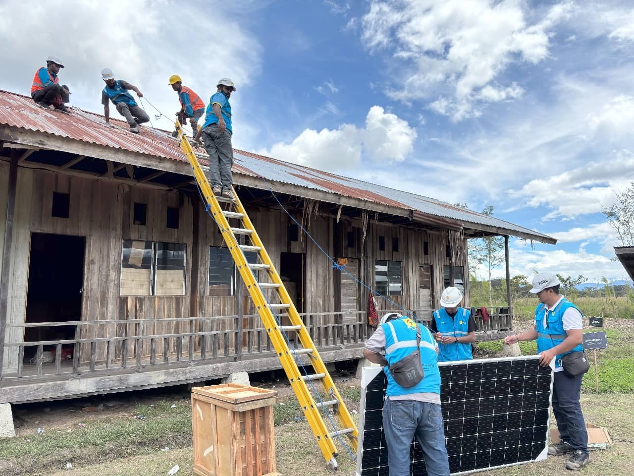 Ilustrasi berita Papua: PLN Terangi Dua Sekolah di Papua dengan SuperSUN