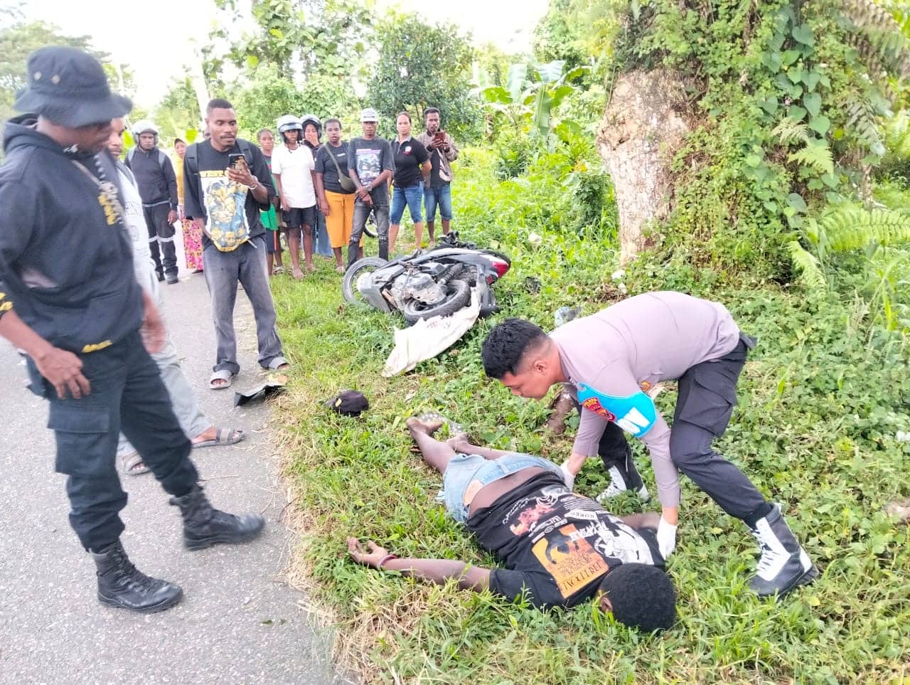 Ilustrasi berita Mimika: Kendarai Honda Beat Hitam, Seorang Pria Tewas Tabrak Pohon di KM 12 Timika