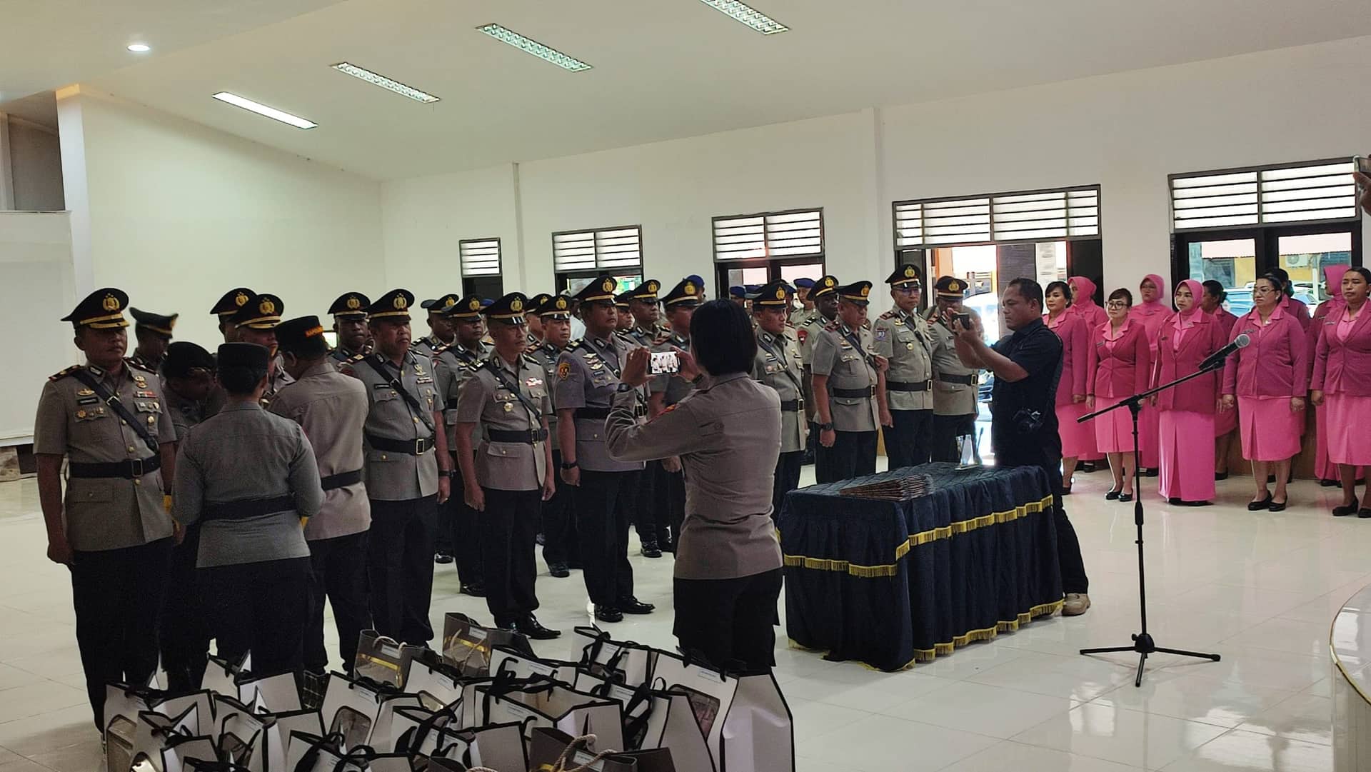 Ilustrasi berita Mimika: Polres Mimika "Cuci Gudang" , Wakapolres, Dua Kabag, 5 Kasat, dan 5 Kapolsek Diganti