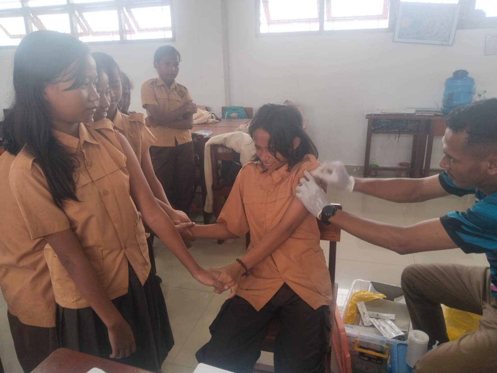 Ilustrasi berita Mimika: Siswa SD di Timika Terima Vaksin HPV dan Td Gratis, Cegah Kanker Serviks Sejak Dini
