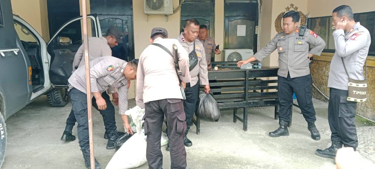Ilustrasi berita Mimika: Berawal dari Interogasi 4 Siswa, Jajaran Polsek Miru Amankan 203 Plastik Sopi di Jalan Bougenville Timika