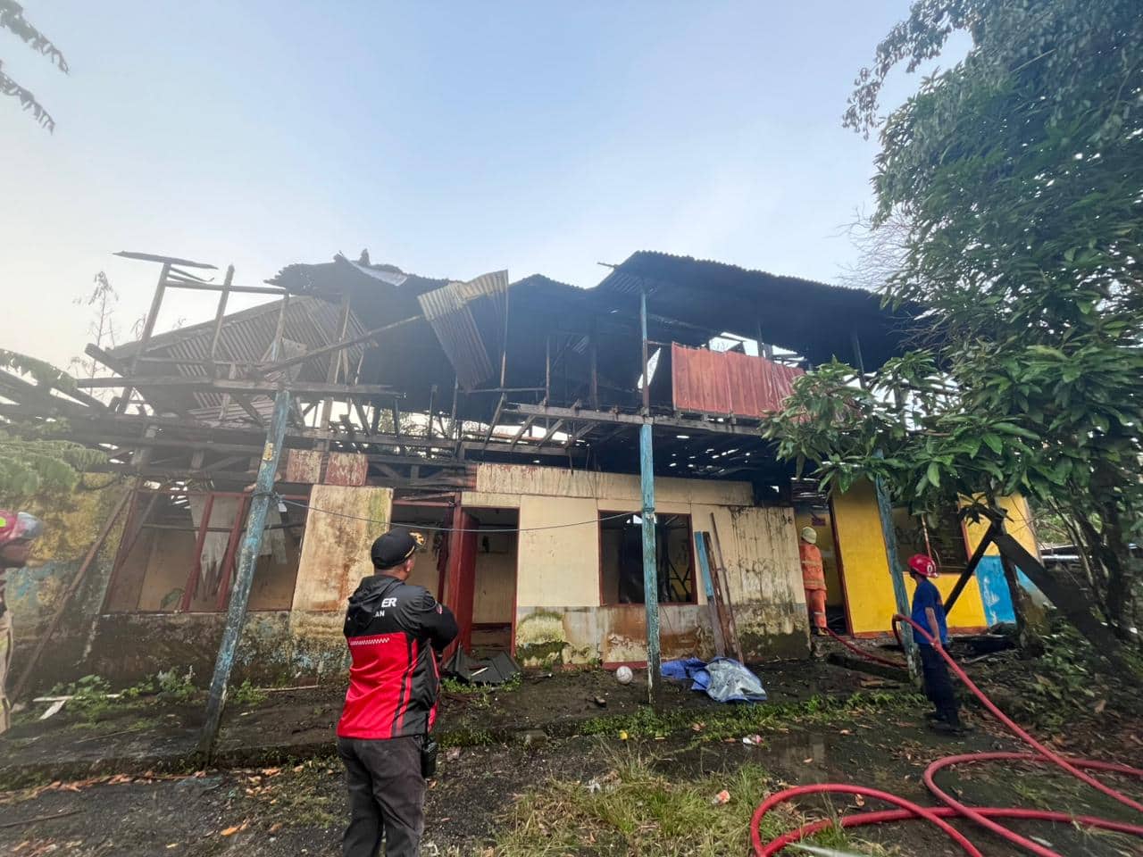 Ilustrasi berita Mimika: Bangunan Kosong dari Kayu di Belakang Kampus Amamapare Timika Terbakar