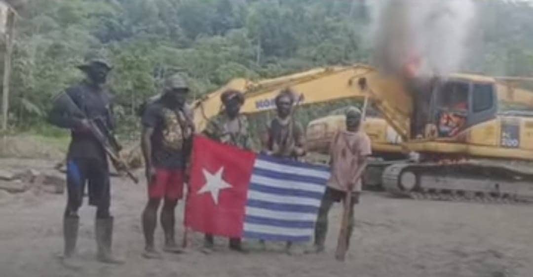 Ilustrasi berita Papua: TPNPB Kodap XIII Paniai Klaim Bakar Ekskavator Tambang Ilegal di Degeuwo