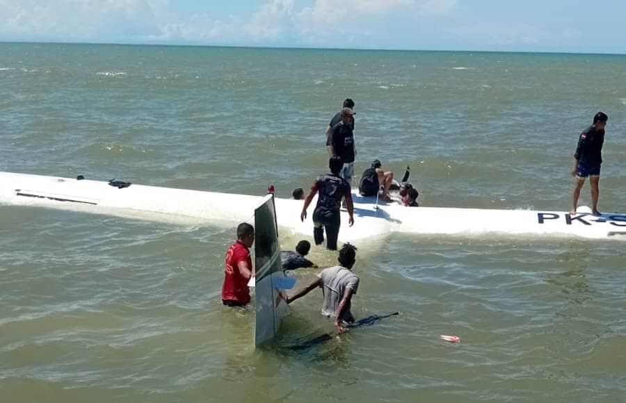 Ilustrasi berita PAPUA: Terdorong Angin Kencang, Pesawat Smart Air PK-SNS Mendarat di Perairan Pantai Karadiri Nabire