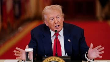 Trump Akui Ada Pembicaraan Rahasia dengan Iran, Tapi Tak Libatkan Khamenei
