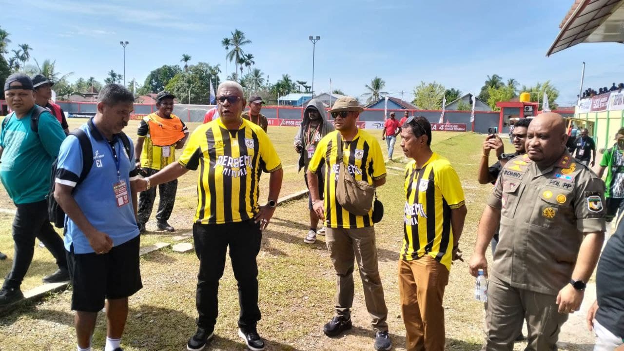 Ilustrasi berita MIMIKA: Amankan Tiket Semifinal, Bupati Rettob Yakin Persemi Mimika Juara Liga 4 Papua Tengah
