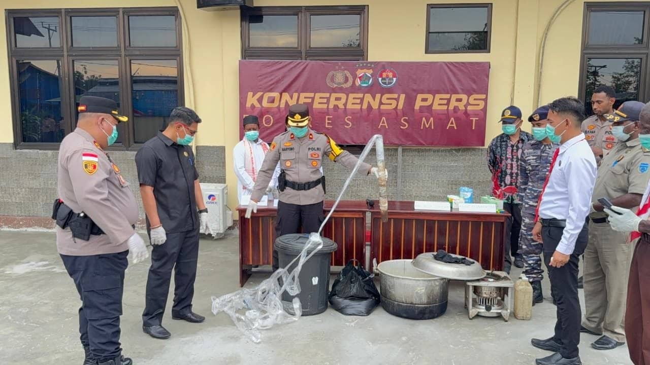 Ilustrasi berita Opini: Tekan Cap Tikus dan Kaki Anjing, Dua Pelaku Produsen dan Pengedar Milo di Agats Dibekuk Polisi