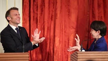 Ilustrasi berita INTERNASIONAL: Presiden Macron dan PM Jepang Takaichi Tunjukkan Pose Ikonik 'Kamehameha'