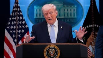 Trump Ancam Tarif 50 Persen Jika China Bantu Iran Militer