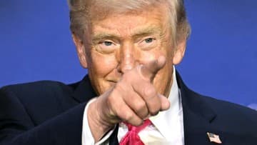 Ilustrasi berita INTERNASIONAL: Trump Klaim Iran Batalkan Eksekusi, Iran Sebut Berita Palsu