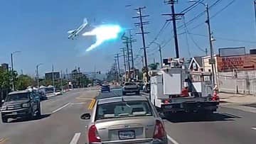 Pesawat Kecil Tabrak Tiang Listrik di Los Angeles, Pilot Dalam Kondisi Pulih