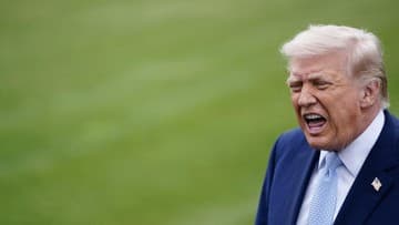 Ilustrasi berita INTERNASIONAL: Trump Marah Besar saat Wawancara Terkait Manifesto Pelaku Penembakan