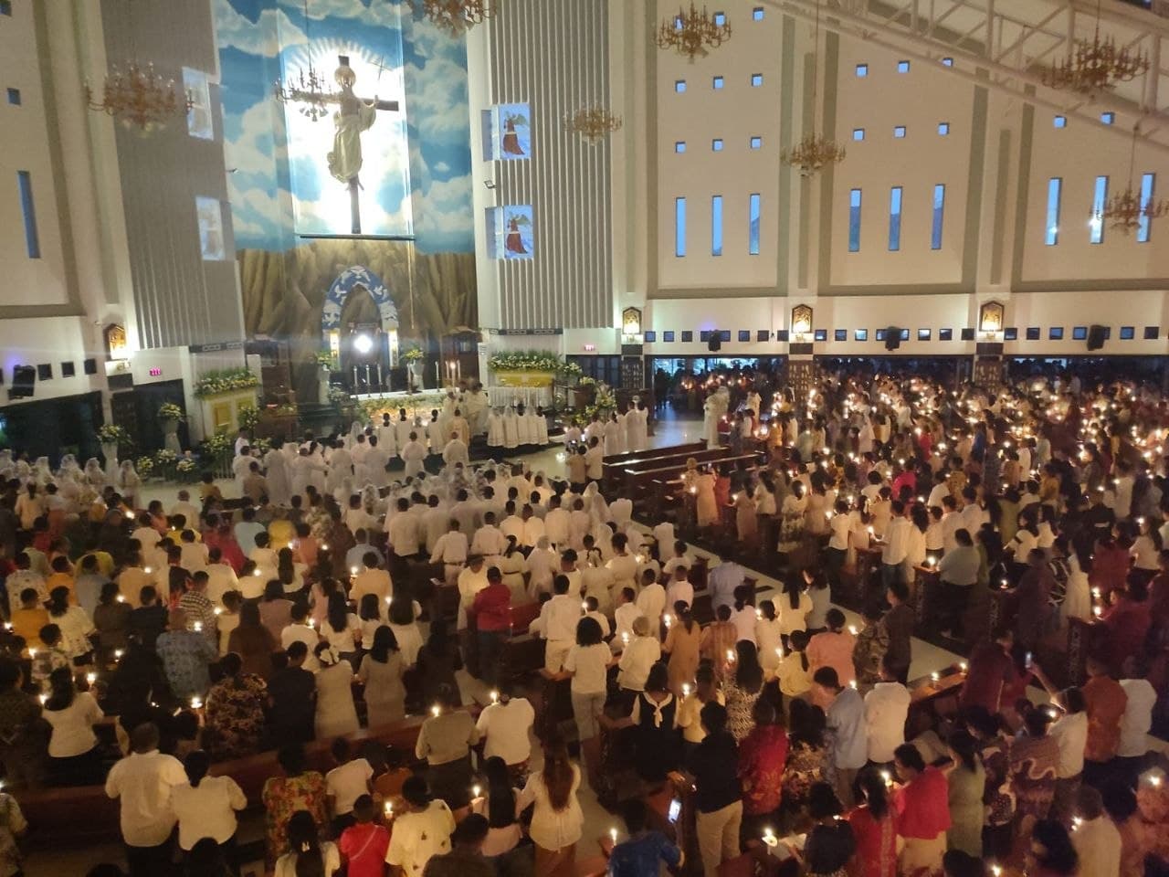 Ilustrasi berita MIMIKA: Malam Paskah di Gereja Katedral Tiga Raja, Uskup Timika Soroti Kekerasan di Tanah Papua