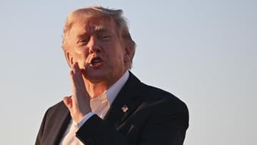 Ilustrasi berita INTERNASIONAL: Trump Kritik Harga Tiket Piala Dunia 2026 yang Dinilai Terlalu Mahal