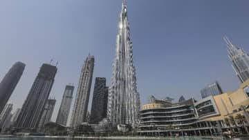 Ilustrasi berita Internasional: Dubai Bangun Jalur Pejalan Kaki Ber-AC Raksasa di Tengah Panas Ekstrem
