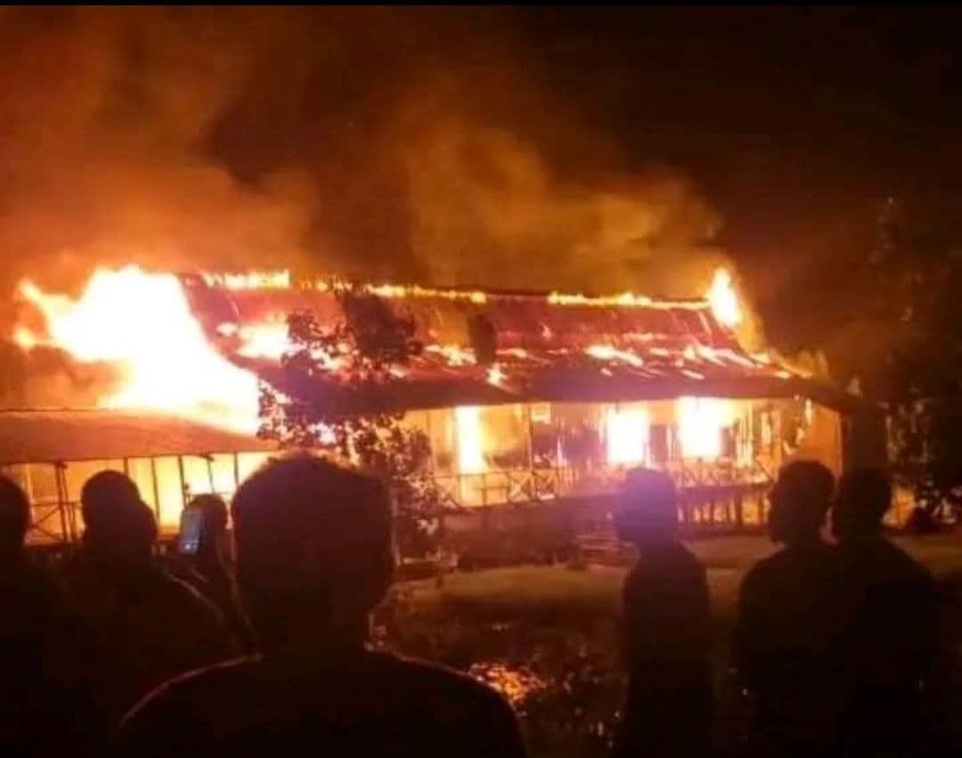 Ilustrasi berita Mimika: Lilin Diduga Penyebab Terbakarnya Gereja Katolik Stasi St Fransiskus Xaverius Pomako