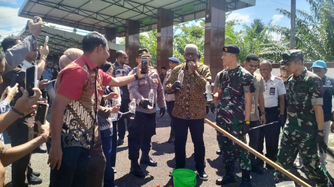 Ilustrasi berita Mimika: Soroti Peredaran Sopi dan Maraknya Penyerobotan Tanah, Bupati Mimika Minta APH Tindak Tegas