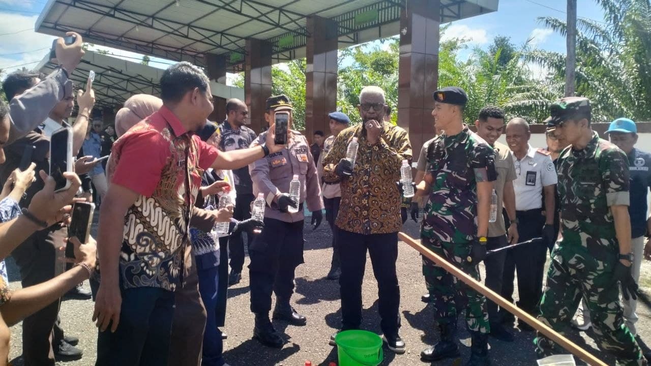 Ilustrasi berita MIMIKA: Soroti Peredaran Sopi dan Maraknya Penyerobotan Tanah, Bupati Mimika Minta APH Tindak Tegas