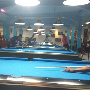 32 Pria Uji Mahir “Bola Sodok” di Paradise Biliar dan Cafe
