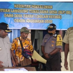Warga Aikawapuka Mimika Terima Bantuan dari Pemerintah