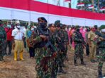 TNI-Polri Bersatu Bentangkan Bendera Merah Putih Sepanjang 75 Meter