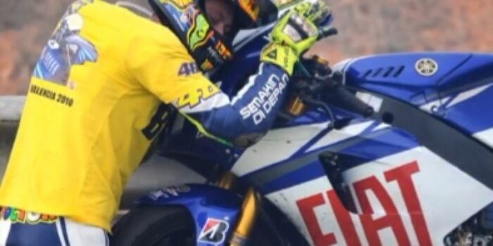 Valentino Rossi Akhiri Karir di Yamaha, Perpisahan yang Penuh Emosional