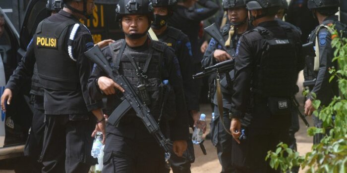 Gunakan Pesawat Carteran, 11 Terduga Teroris JAD Diterbangkan dari Merauke ke Jakarta