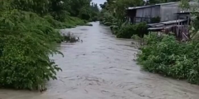 Dihantam Banjir, Jalan Trans Papua Putus