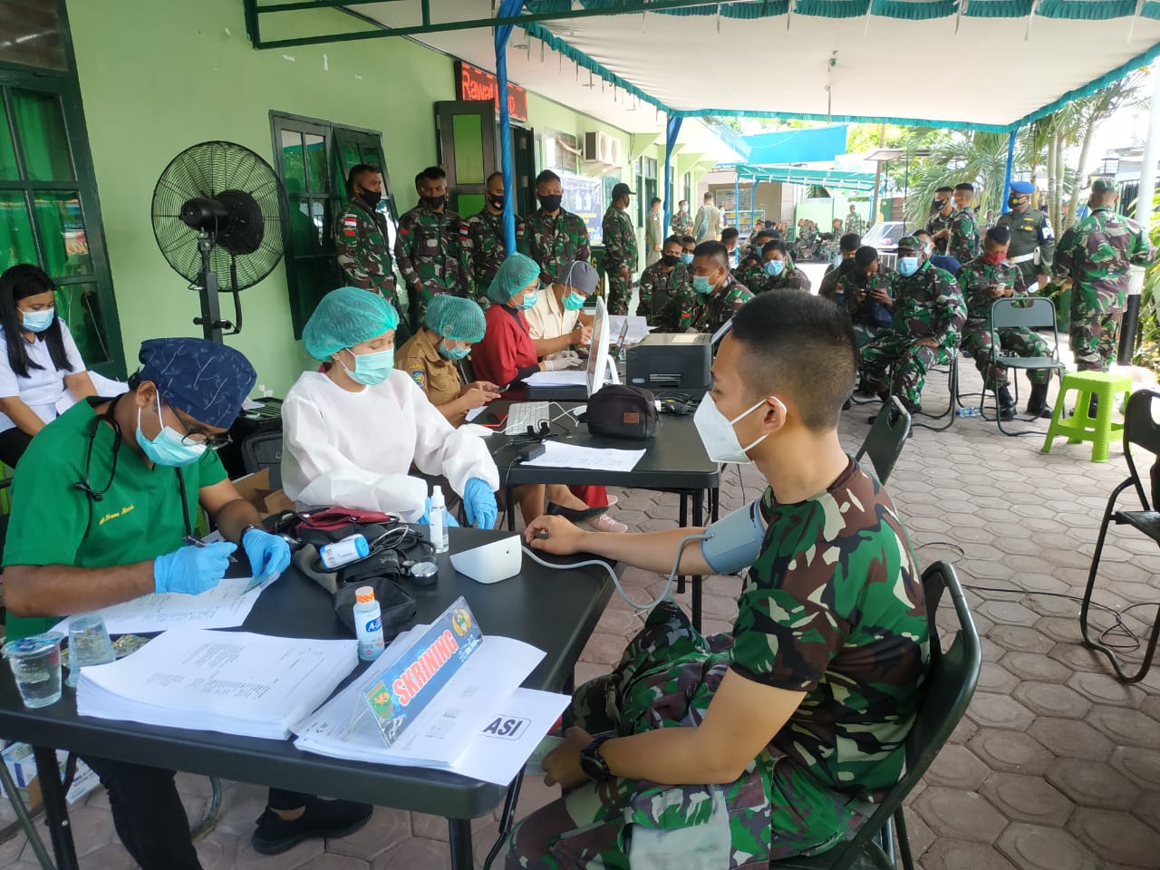 Vaksin kepada Prajurit TNI Mimika