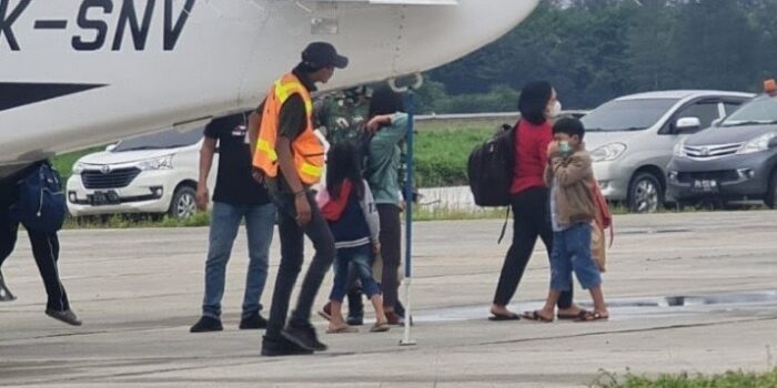 Hindari Konflik di Beoga, Tiga Pesawat Dikerahkan Evakuasi 27 Guru dan Tenaga Medis ke Timika
