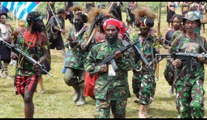TPNPB- Jenderal Goliath Tabuni terlihat bersama pasukan TPNPB-OPM. Foto: Ist