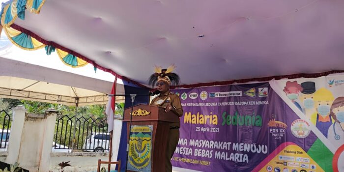 Wakil Bupati Johannes Rettob menyampaikan sambutan Hari Malaria di Mapurujaya