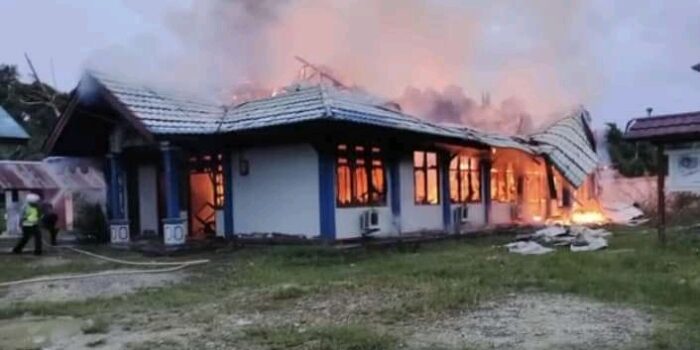 Mengerikan !!! Beredar Foto-foto Bandara Ilaga yang Dibakar Teroris KKB
