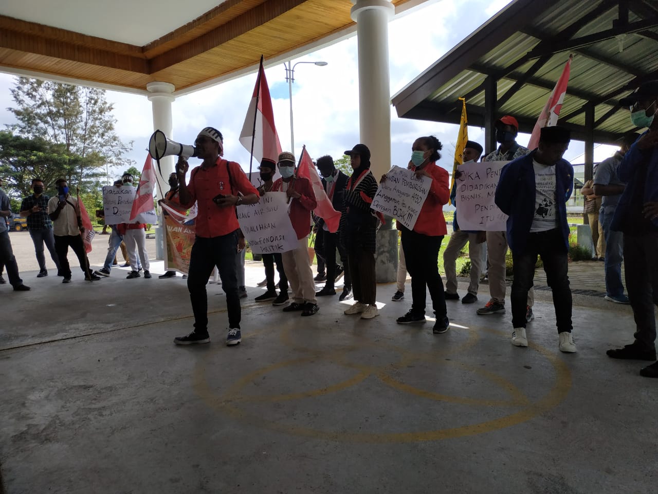 Demo mahasiswa dikantor DPRD Mimika