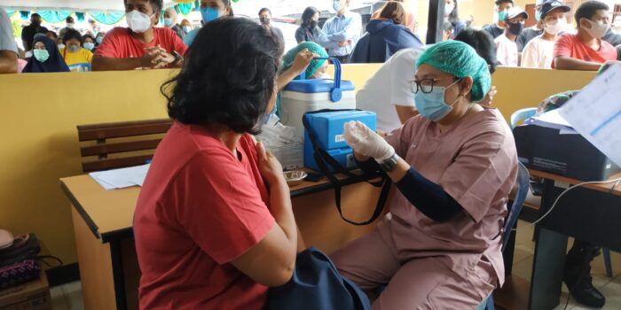 HUT Bhayangkara, Vaksinasi Serentak di Timika Target 1.000 Orang, Kapolres Mimika: Animo Masyarakat Tinggi