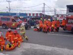 Tiga Mobil Tabrakan Beruntun di Timika, Satu Mobil Terbakar, Diselamatkan Tim SAR Gabungan