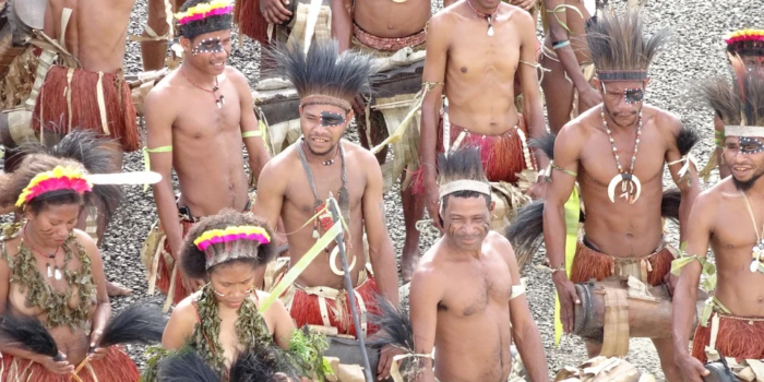 2 Pakaian Adat Papua yang Sangat Unik