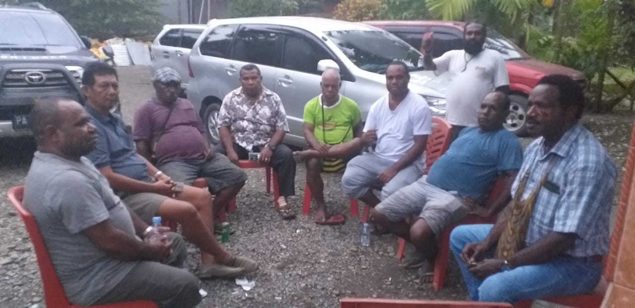 Para tokoh masyarakat 7 suku yang mendukung Yansen Tinal sebagai Wakil Gubernur Papua