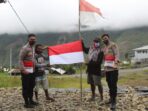 Bendera Usang Diganti, Merah Putih Berkibar di Kampung Jiginigme, Warga Diingatkan Lapor Oknum yang Mencurigakan
