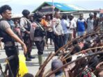 Polisi berupaya mendamaikan pertikaian antar dua kelompok masyarakat di Kabupaten Nduga